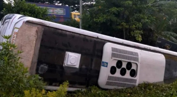 কুমিল্লায় বাস খাদে পড়ে আহত ২০ শিক্ষার্থী